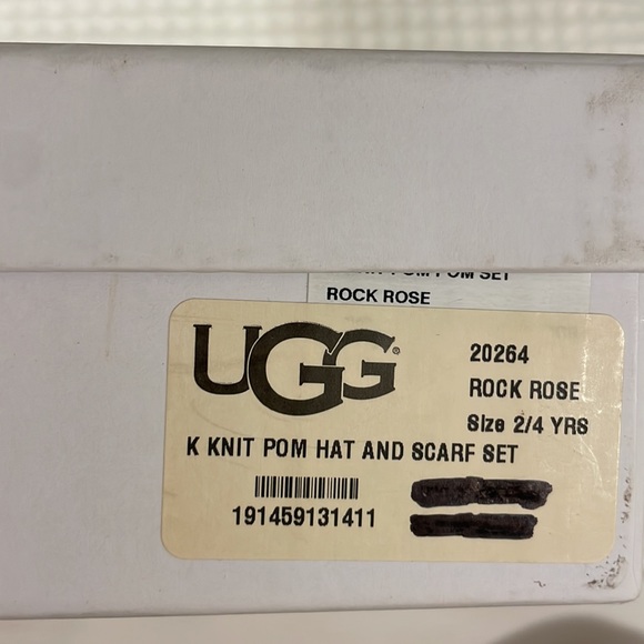 New with tags in box UGG hat and scarf set grey knit for toddlers! - Picture 2 of 3